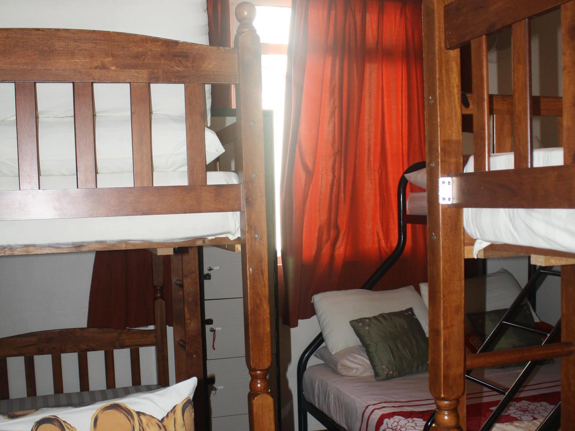 Sensi Backpackers Hostel 코타키나발루 외부 사진